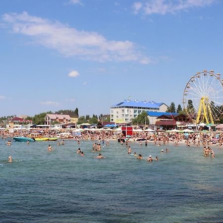 Lastochka Hotel Zaliznyy Port Exterior photo
