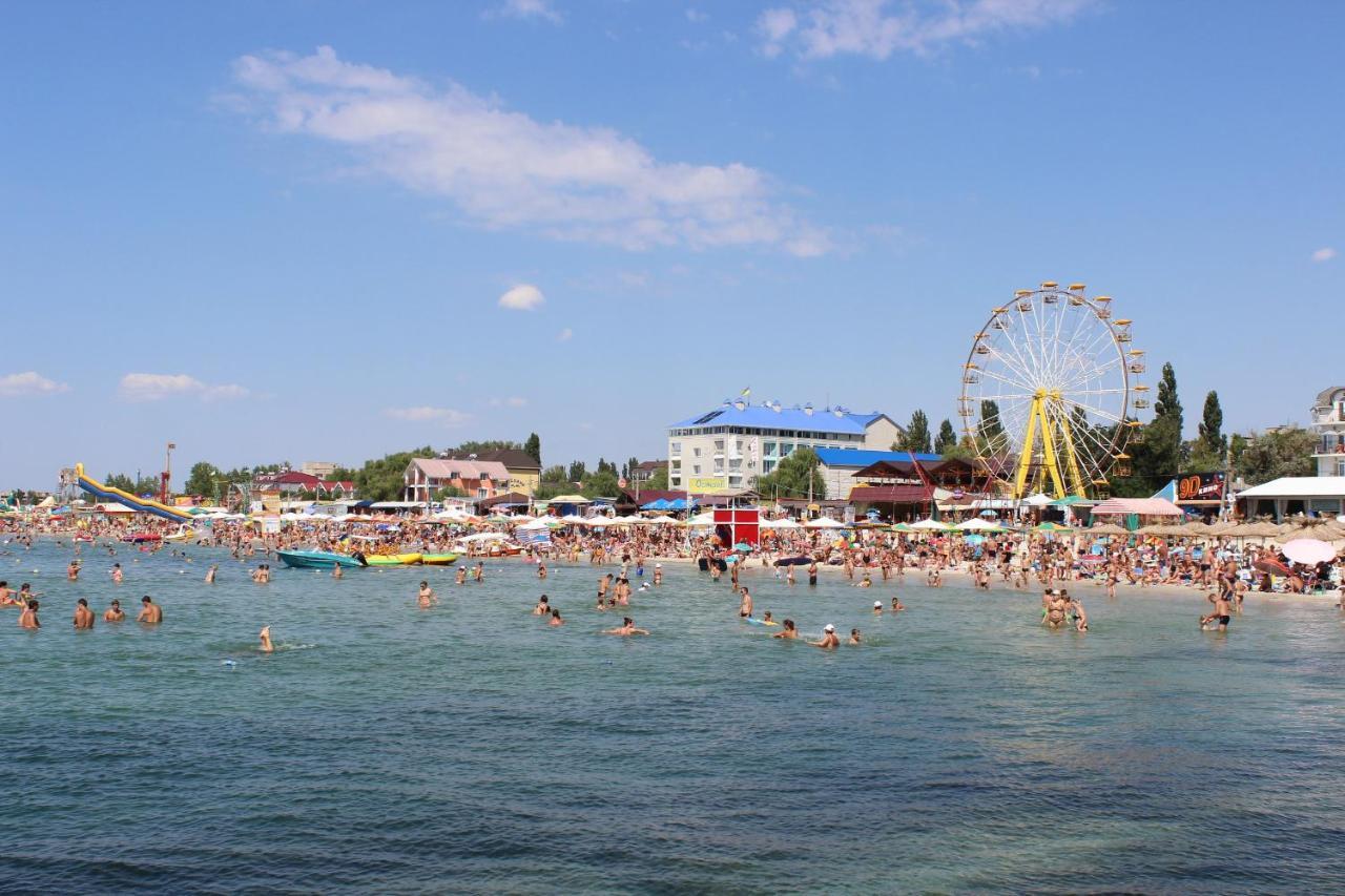 Lastochka Hotel Zaliznyy Port Exterior photo