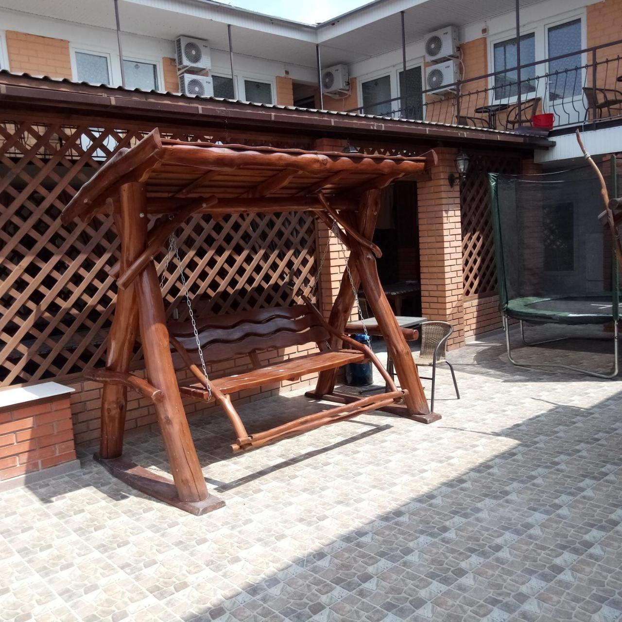 Lastochka Hotel Zaliznyy Port Exterior photo